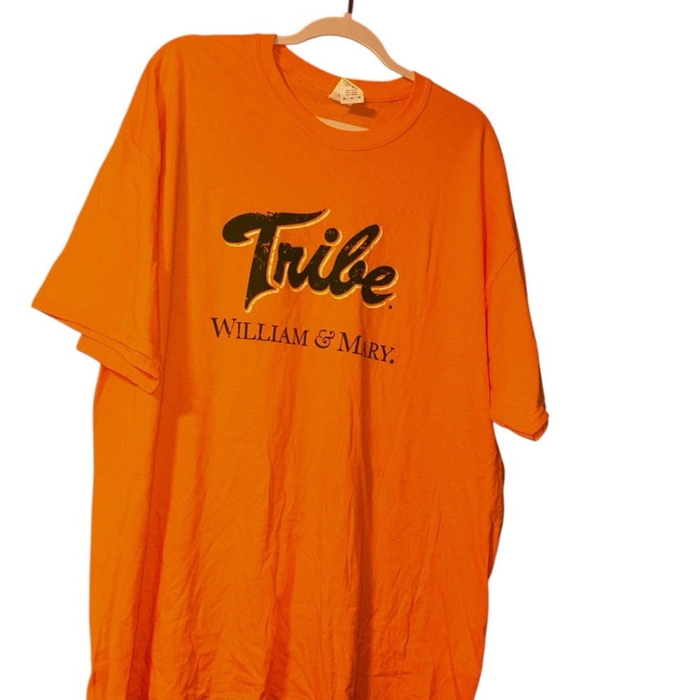 College of William & Mary tribe yellow tshirt W&M size 2XL XXL